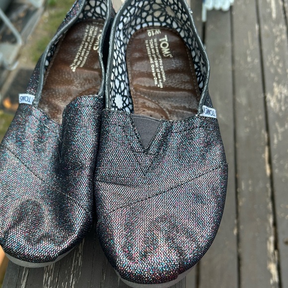 TOMS Glittery Black Slip-Ons - Picture 1 of 5
